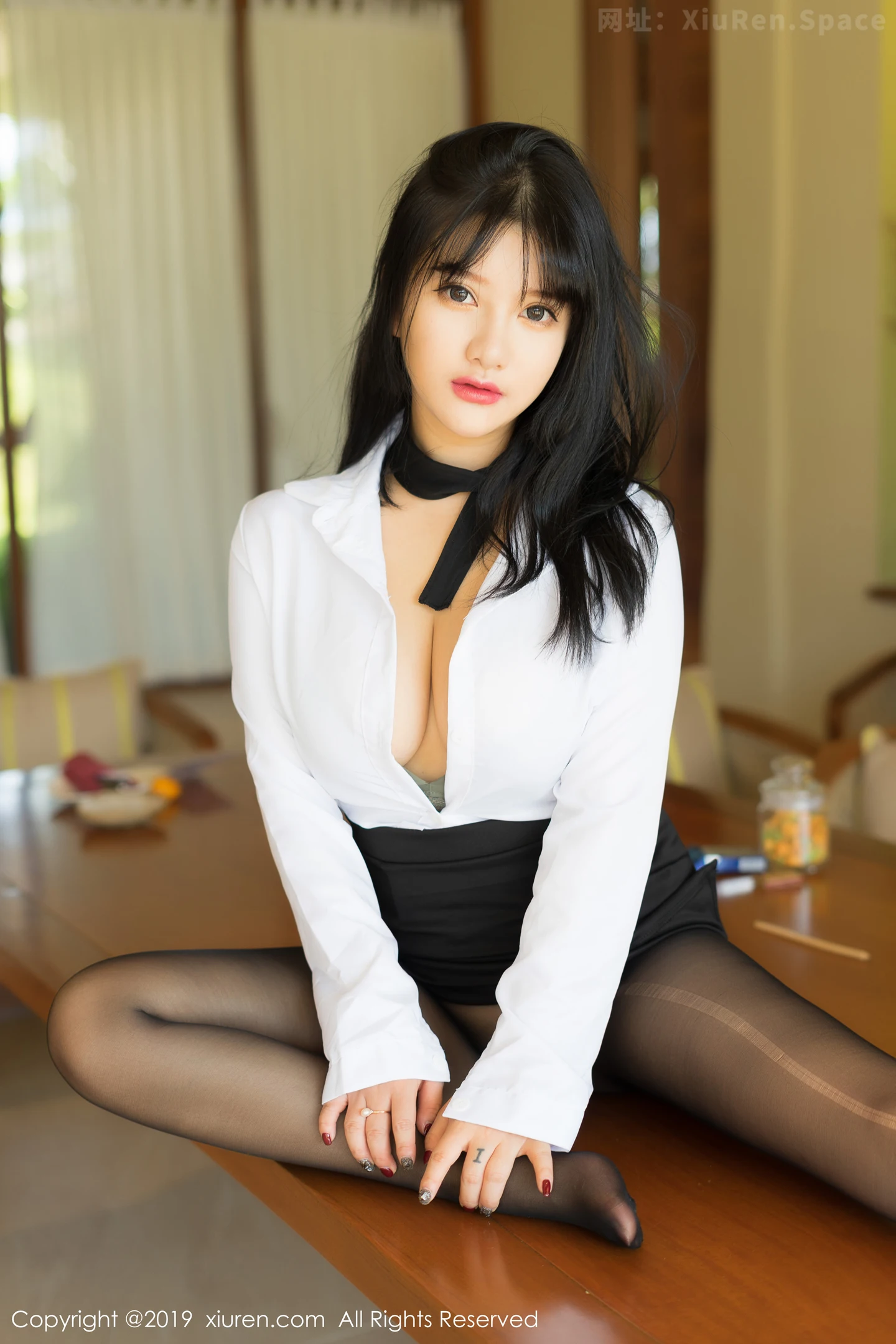 图片[3]-[XiuRen秀人网]VOL.1653 巨乳嫩模小尤奈富国岛旅拍黑短裙配无内黑丝裤袜极致诱惑写真53P-秀人网官方网站